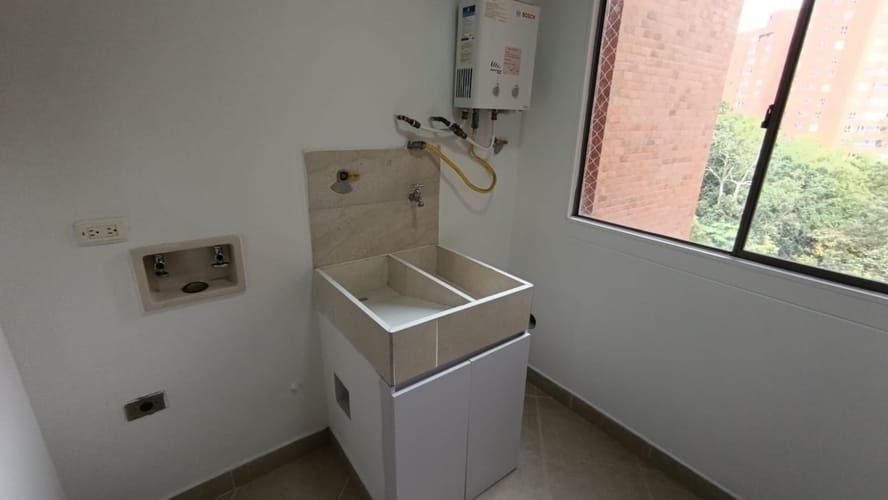 Apartamento de 3 alcobas en arriendo en Los Balsos, Medellín, 128 m² · foto 15 de 17