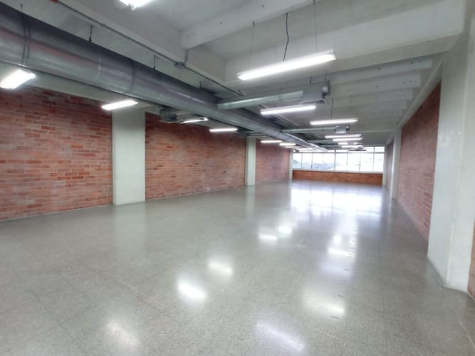 Local en arriendo en Santa Fe, Medellín, 196 m² · foto 2 de 5