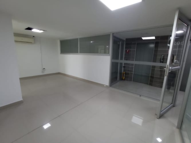 Oficina en arriendo en Suramericana, Medellín, 84 m² · foto 2 de 10