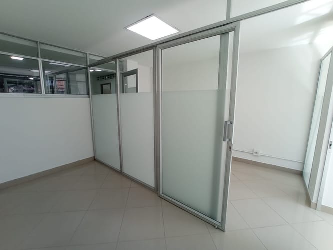Oficina en arriendo en Suramericana, Medellín, 84 m² · foto 7 de 10