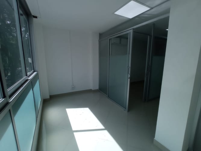 Oficina en arriendo en Suramericana, Medellín, 84 m² · foto 9 de 10