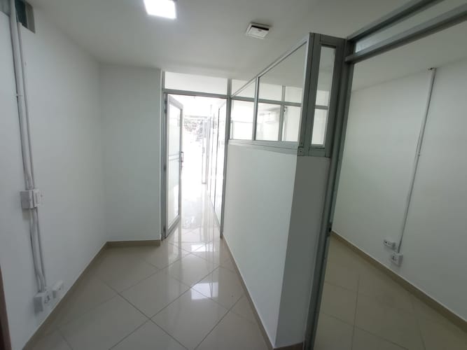 Oficina en arriendo en Suramericana, Medellín, 84 m² · foto 10 de 10