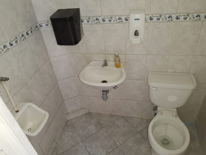 Local en arriendo en Villa Nueva, Medellín, 320 m² · foto 2 de 5