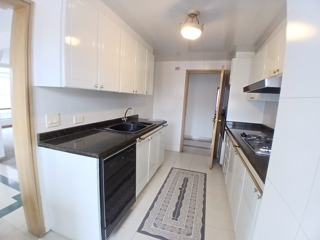 Apartamento en venta en Santa Barbara, Bogotá · foto 6 de 16