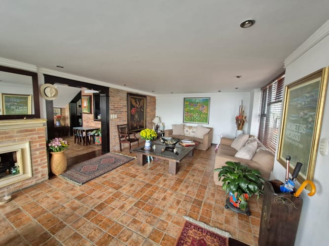Casa de 3 alcobas en venta en El Castillo, Bogotá, 243 m² · foto 2 de 20