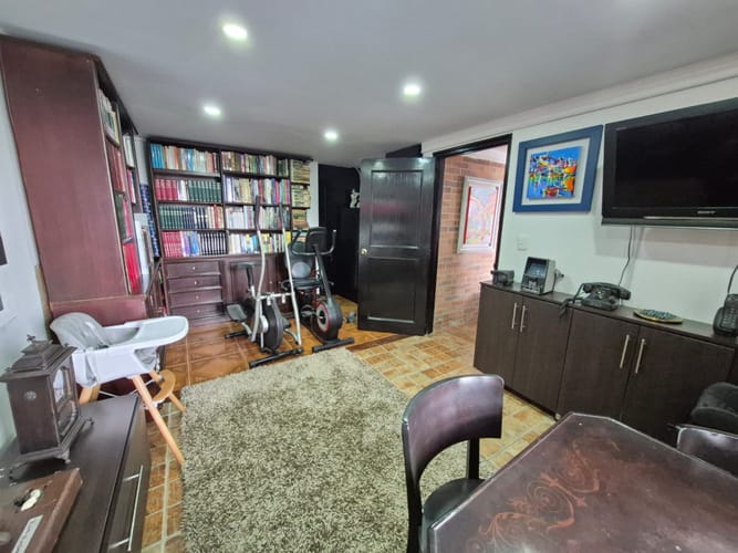 Casa de 3 alcobas en venta en El Castillo, Bogotá, 243 m² · foto 6 de 20