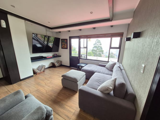 Casa de 3 alcobas en venta en El Castillo, Bogotá, 243 m² · foto 9 de 20