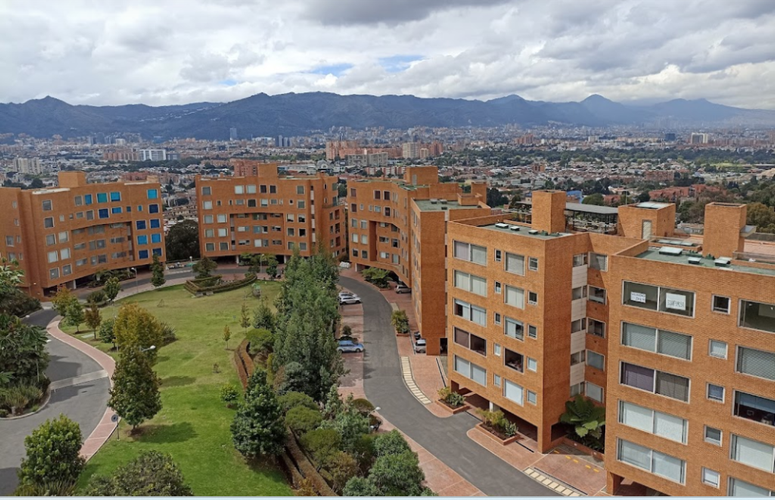 Apartamento de 3 alcobas en venta en Cerros De Suba, Bogotá, 180 m² · foto 2 de 24