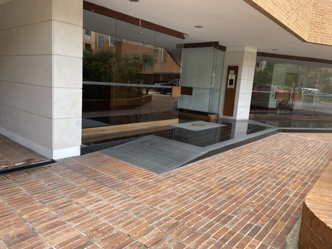 Apartamento de 3 alcobas en venta en Cerros De Suba, Bogotá, 180 m² · foto 3 de 24