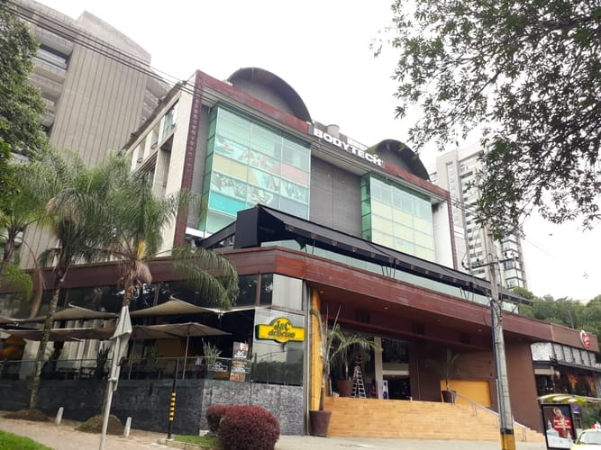 Local en arriendo en Los Balsos, Medellín, 288 m² · foto 2 de 4