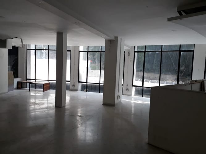 Local en arriendo en Los Balsos, Medellín, 138 m² · foto 2 de 4