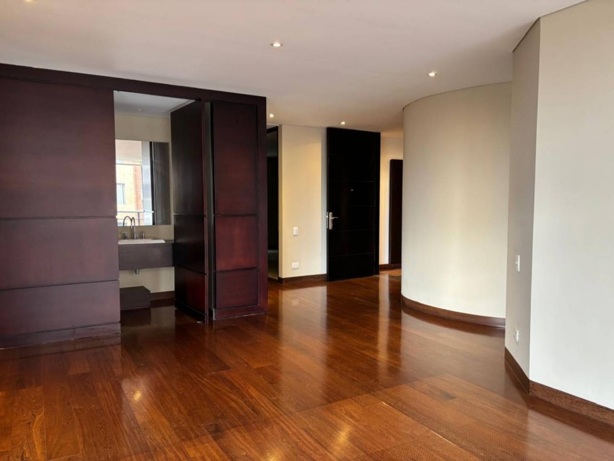 Apartamento en venta en Los Rosales, Bogotá · foto 3 de 16