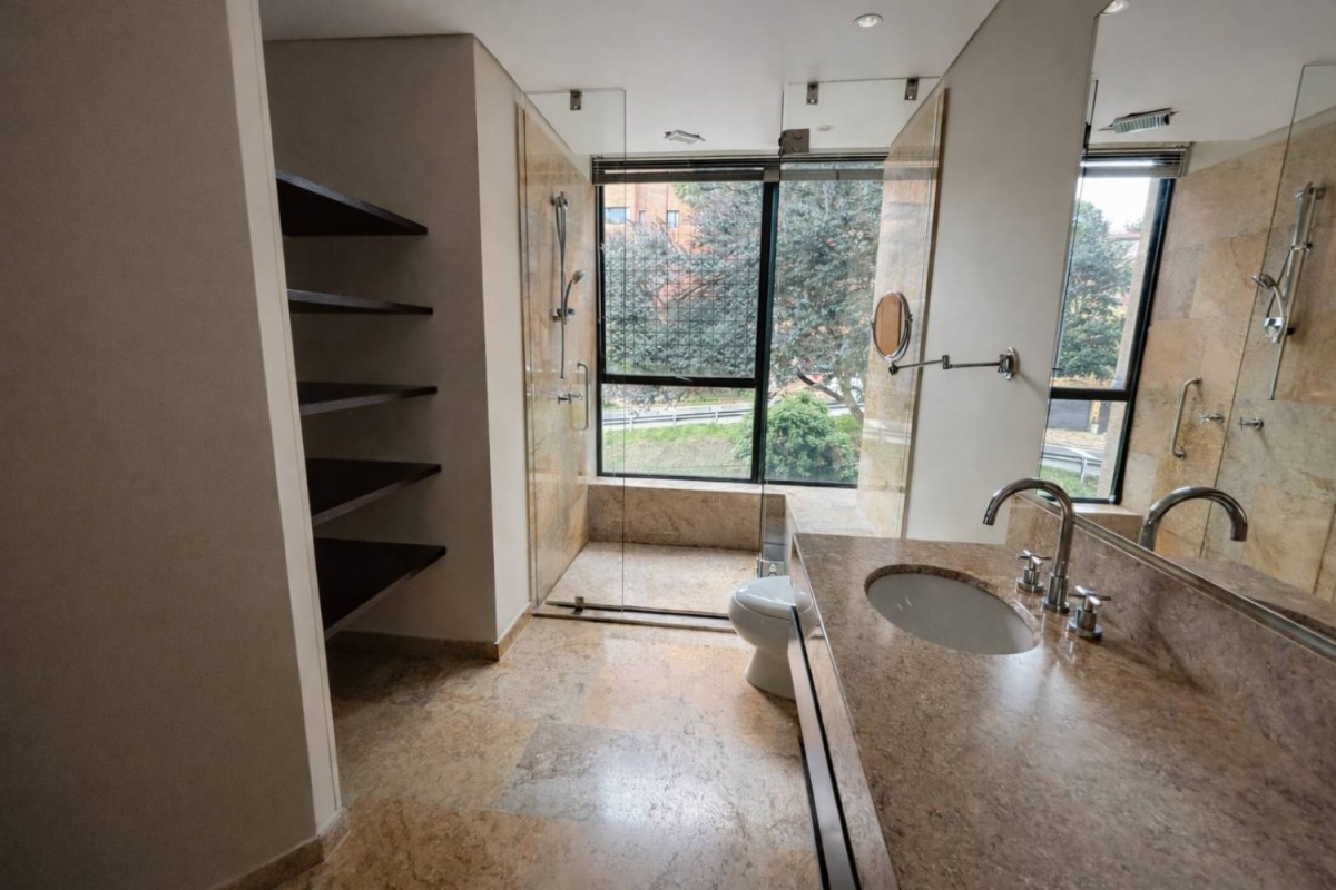 Apartamento en venta en Los Rosales, Bogotá · foto 8 de 16