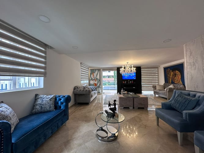 Casa de 4 alcobas en venta en El Poblado, Medellín, 470 m² · foto 2 de 20