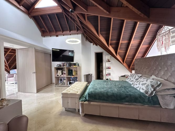Casa de 4 alcobas en venta en El Poblado, Medellín, 470 m² · foto 9 de 20