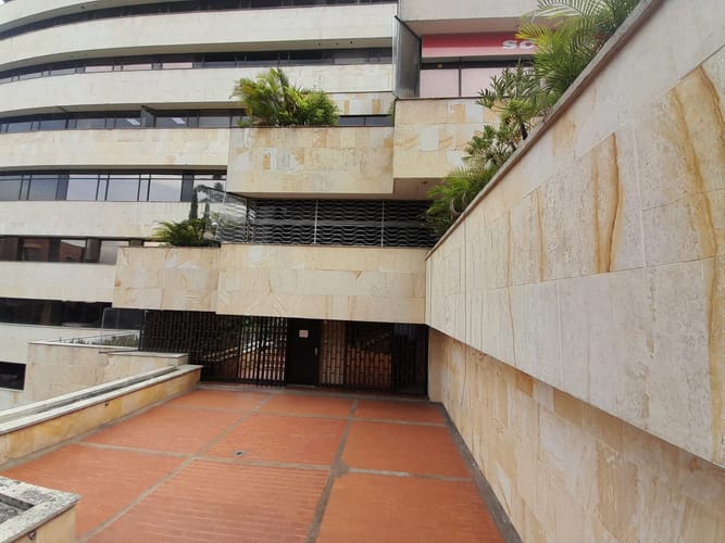 Oficina en arriendo en Villa Carlota, Medellín, 100 m² · foto 10 de 11