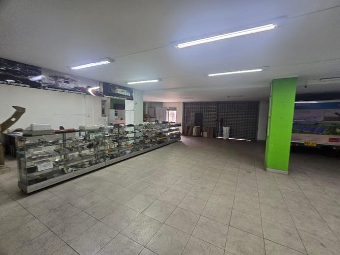 Edificio en venta en San Nicolas, Cali, 1430 m² · foto 2 de 3