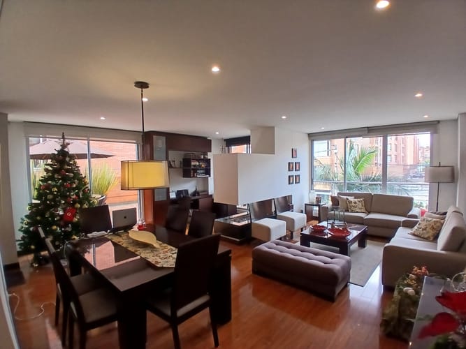 Apartamento de 3 alcobas en venta en Chicó Navarra, Bogotá, 164 m² · foto 2 de 21