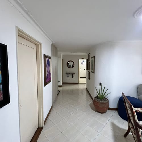 Apartamento de 3 alcobas en venta en Altos Del Poblado, Medellín, 142 m² · foto 3 de 13