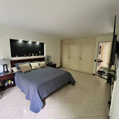 Apartamento de 3 alcobas en venta en Altos Del Poblado, Medellín, 142 m² · foto 9 de 13