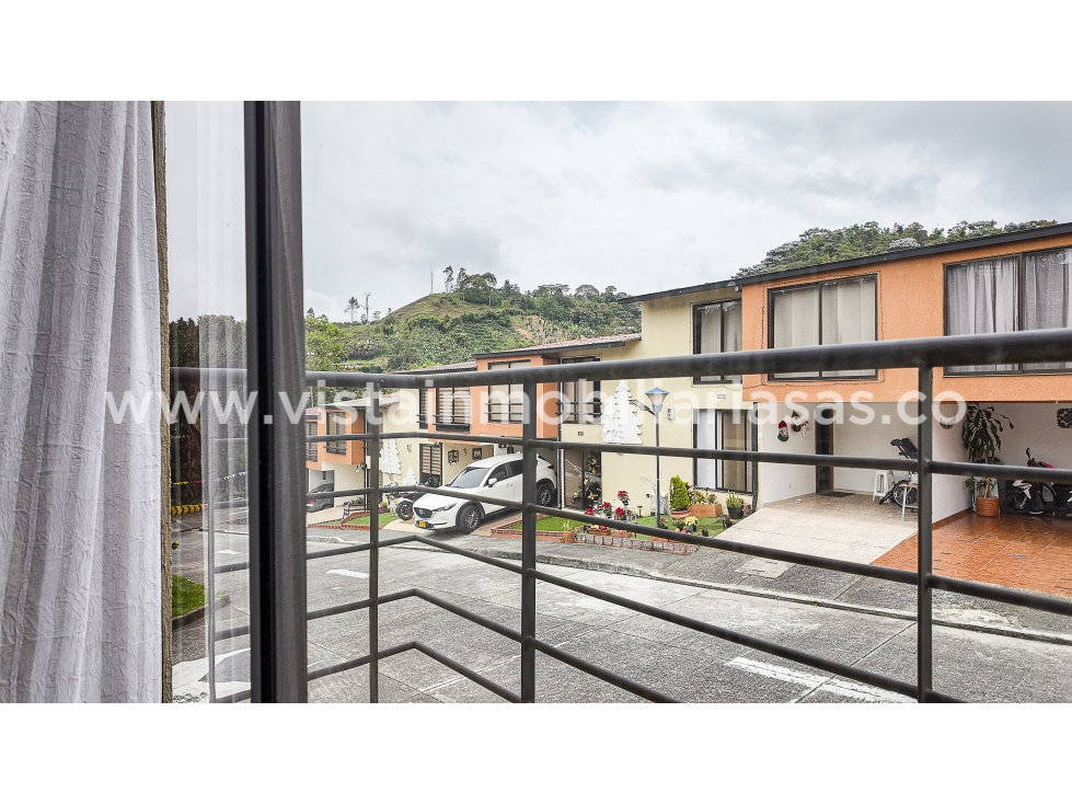 Casa en venta en Avenida Kevin Angel, Manizales · foto 11 de 18
