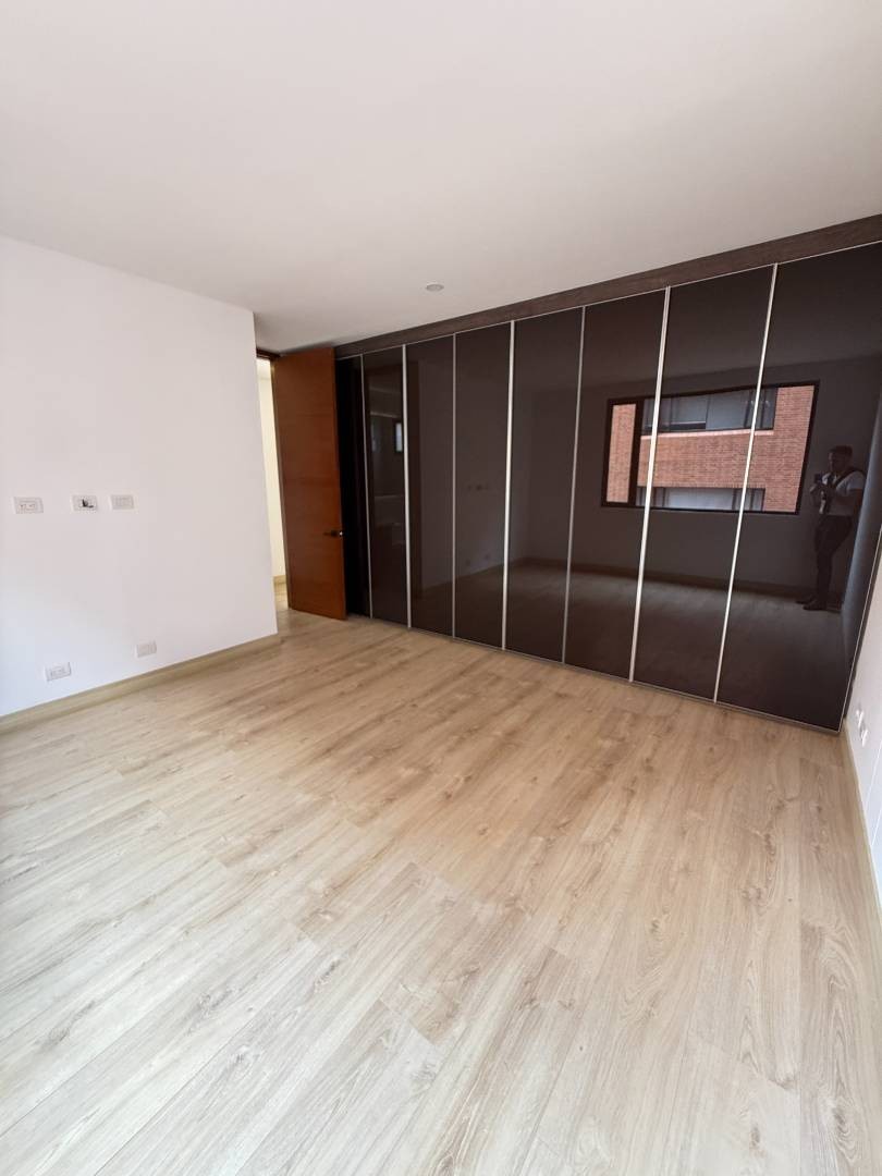Apartamento en venta en Los Rosales, Bogotá · foto 3 de 20