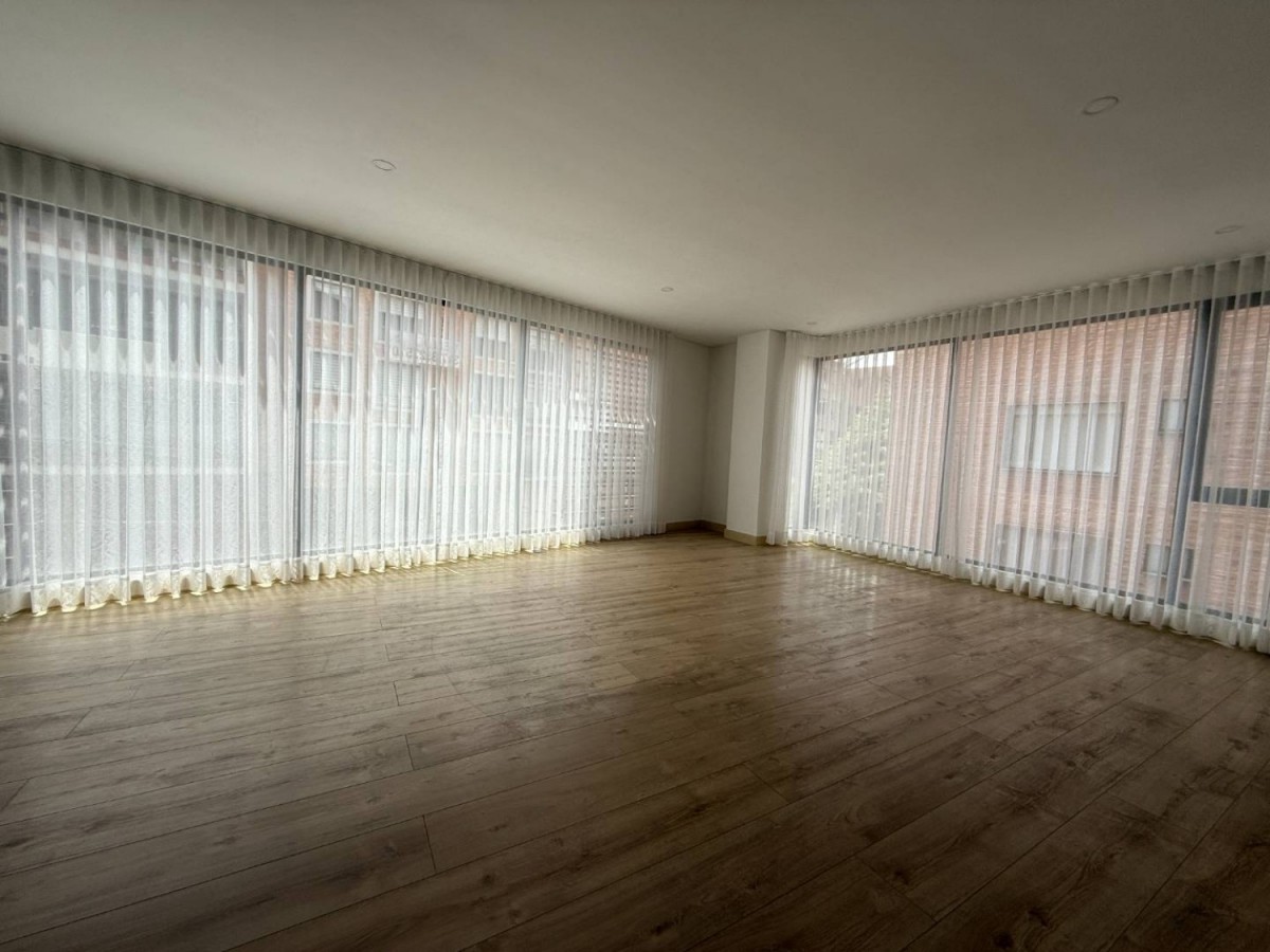 Apartamento en venta en Los Rosales, Bogotá · foto 2 de 20