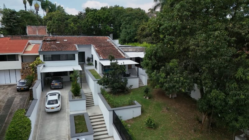 Casa de 6 alcobas en venta en Ciudad Jardin, Cali, 1144 m² · foto 18 de 24
