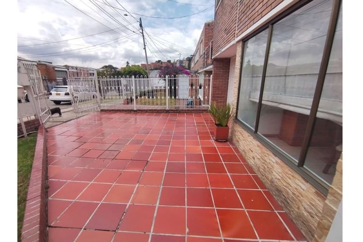 Casa de 4 alcobas en venta en Niza, Bogotá, 325 m² · foto 2 de 24