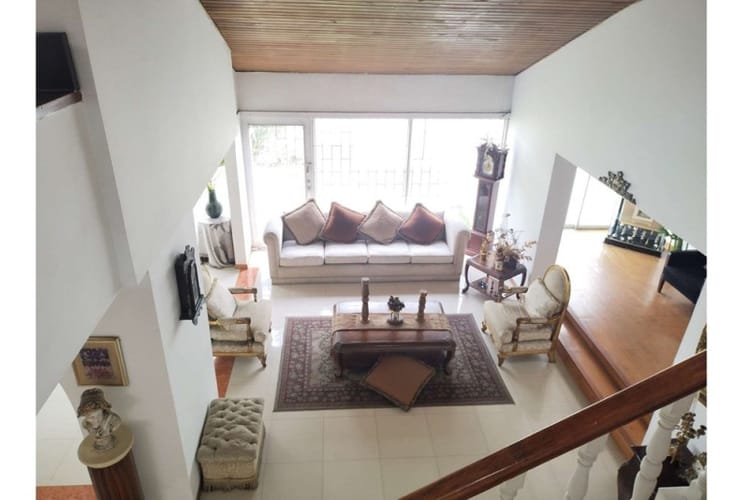 Casa de 4 alcobas en venta en Niza, Bogotá, 325 m² · foto 3 de 24