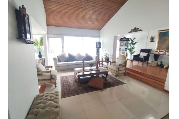 Casa de 4 alcobas en venta en Niza, Bogotá, 325 m² · foto 4 de 24