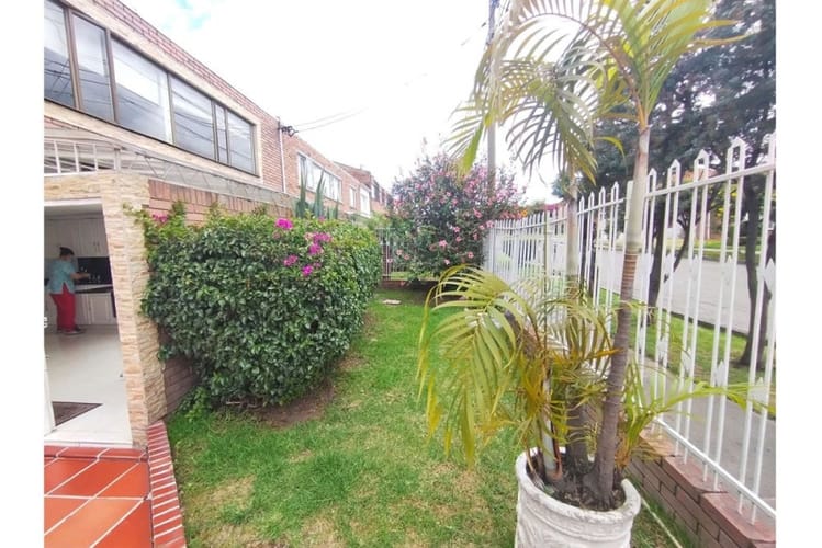 Casa de 4 alcobas en venta en Niza, Bogotá, 325 m² · foto 8 de 24