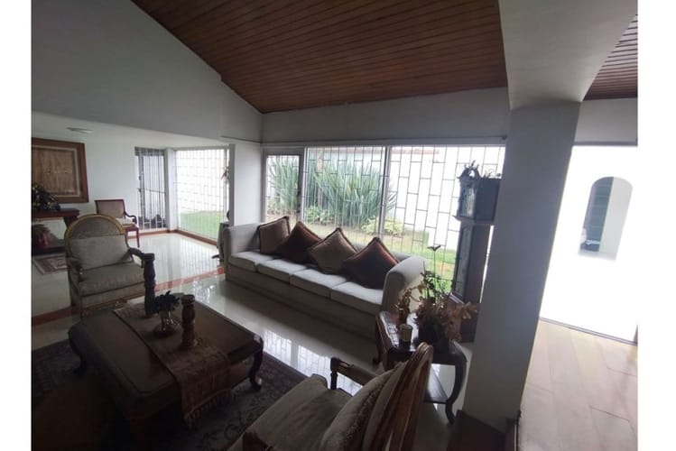 Casa de 4 alcobas en venta en Niza, Bogotá, 325 m² · foto 10 de 24