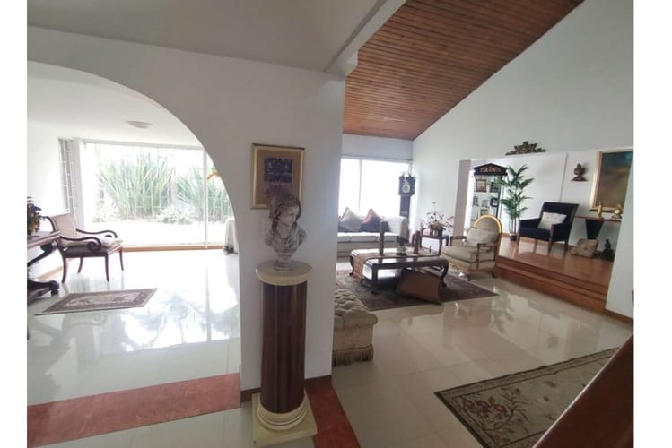 Casa de 4 alcobas en venta en Niza, Bogotá, 325 m² · foto 17 de 24