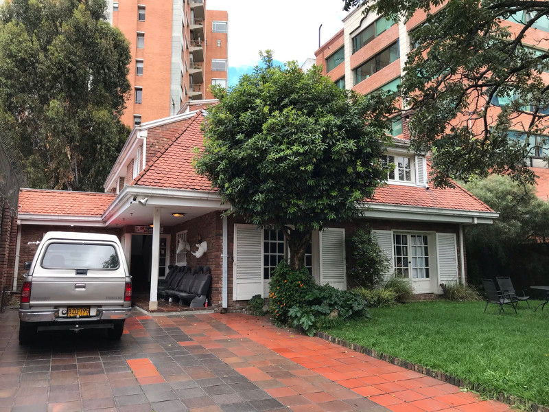 Casa en venta en Santa Barbara, Bogotá · foto 2 de 16