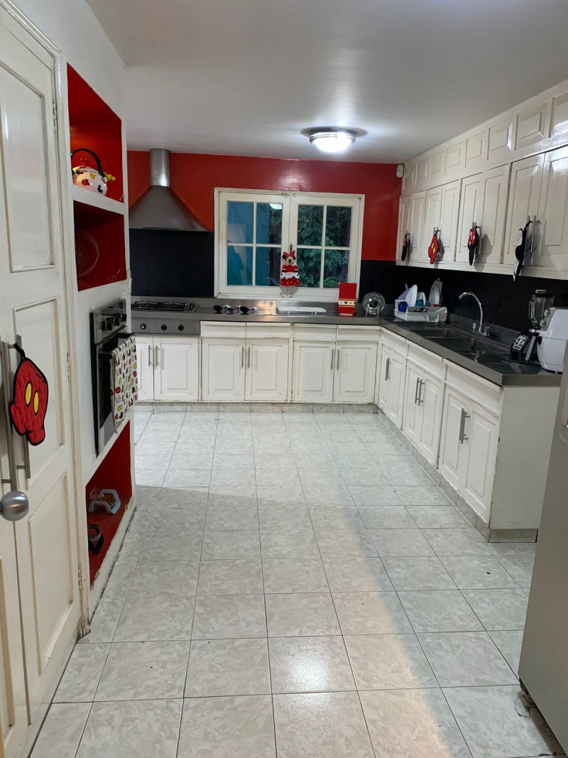 Casa en venta en Santa Barbara, Bogotá · foto 6 de 16