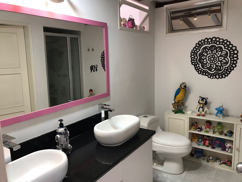 Casa en venta en Santa Barbara, Bogotá · foto 10 de 16