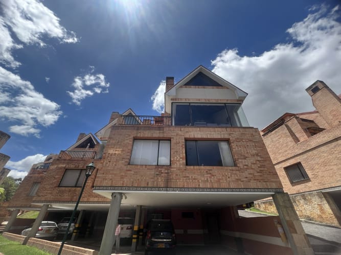 Casa de 4 alcobas en venta en Cerros De Suba, Bogotá, 268 m² · foto 2 de 24
