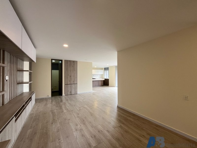 Apartamento en arriendo en Uribe Angel, Envigado · foto 2 de 24