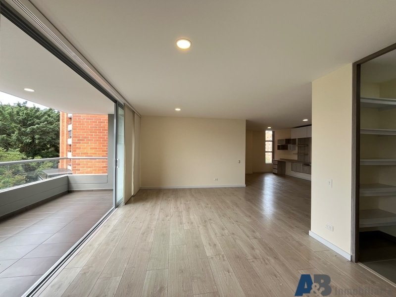 Apartamento en arriendo en Uribe Angel, Envigado · foto 4 de 24
