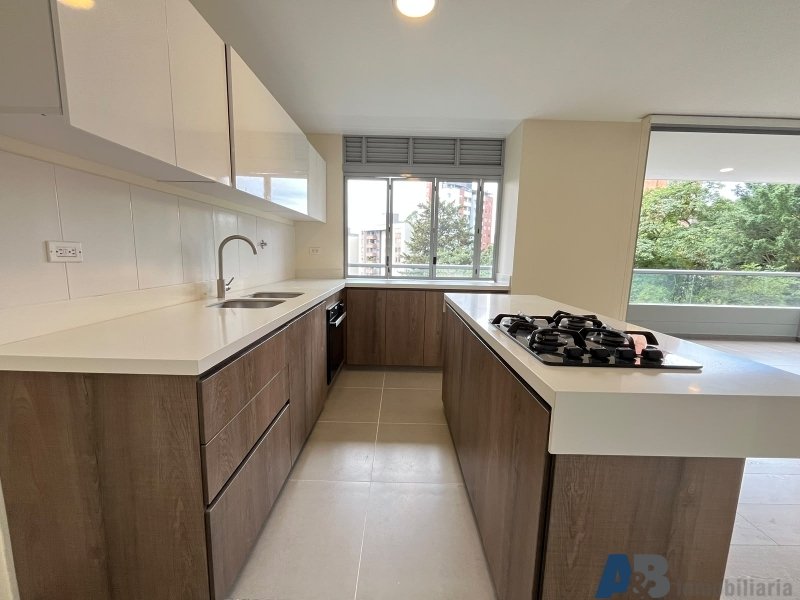 Apartamento en arriendo en Uribe Angel, Envigado · foto 5 de 24