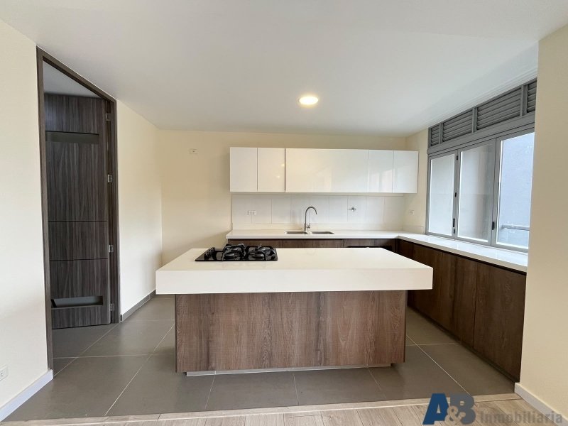 Apartamento en arriendo en Uribe Angel, Envigado · foto 6 de 24