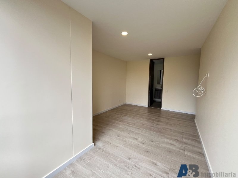 Apartamento en arriendo en Uribe Angel, Envigado · foto 9 de 24