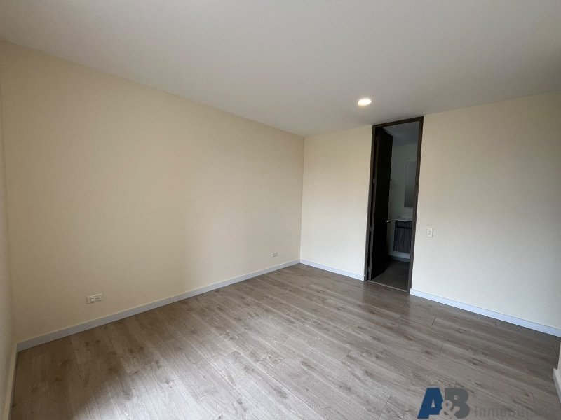 Apartamento en arriendo en Uribe Angel, Envigado · foto 13 de 24