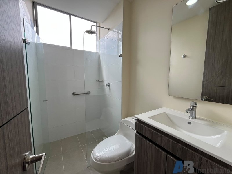 Apartamento en arriendo en Uribe Angel, Envigado · foto 16 de 24