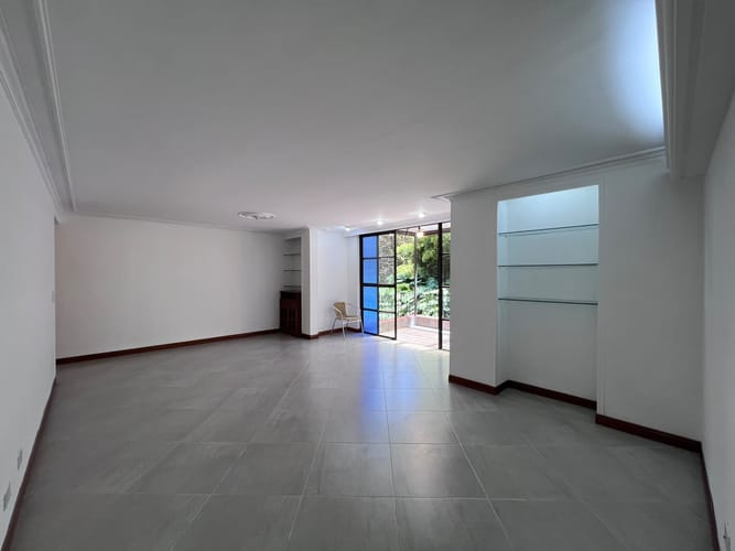 Apartamento de 3 alcobas en arriendo en El Poblado, Medellín, 106 m² · foto 3 de 15