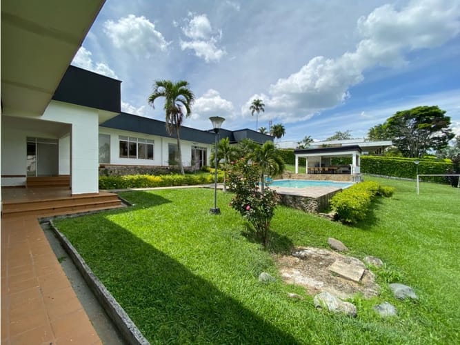Casa de 4 alcobas en venta en Via El Eden, Armenia, 550 m² · foto 2 de 24