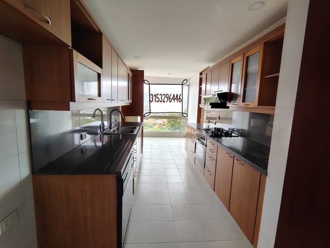 Apartamento de 3 alcobas en venta en Lindaraja, Bogotá, 200 m² · foto 5 de 24