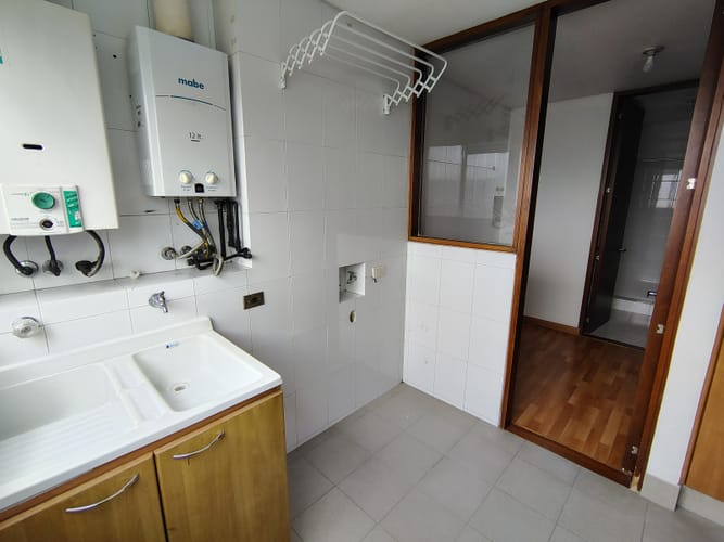 Apartamento de 3 alcobas en venta en Lindaraja, Bogotá, 200 m² · foto 6 de 24