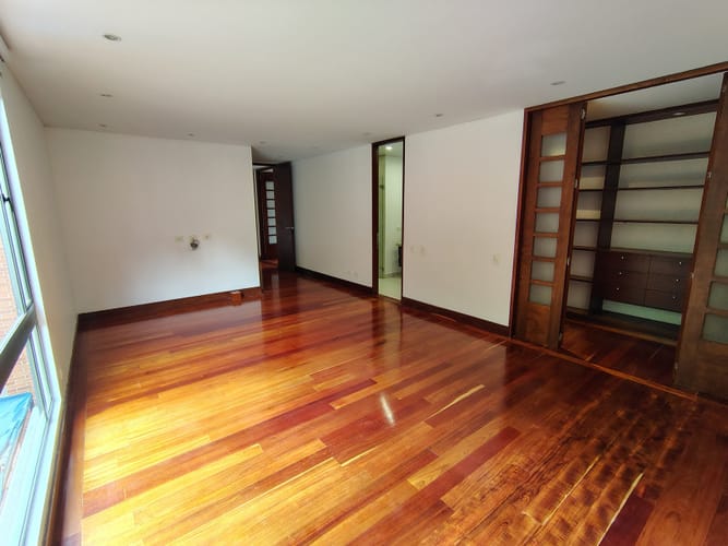 Apartamento de 3 alcobas en venta en Lindaraja, Bogotá, 200 m² · foto 9 de 24